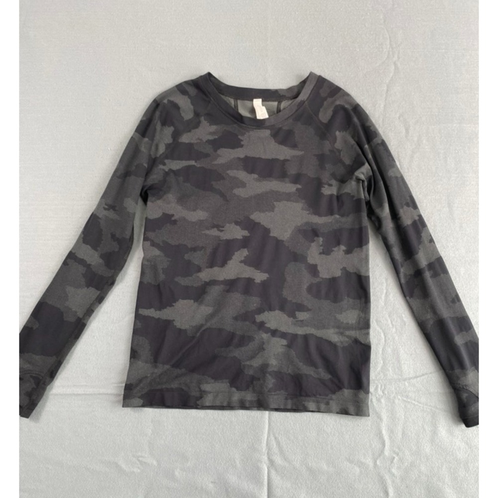 Athleta Base Layer Top Women Sz M Black Grey Camo Long Sleeve Stretchy Layering